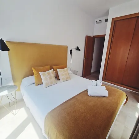 Plaza Naranjos Apartment