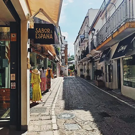 Plaza Naranjos * Марбелья