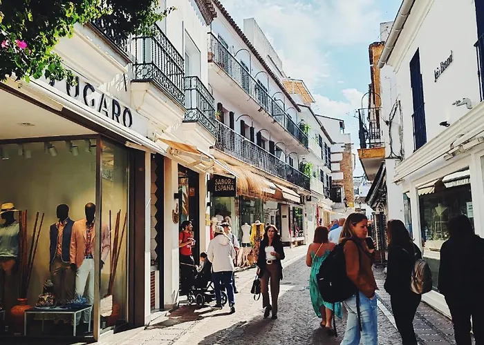 Plaza Naranjos * ماربيا